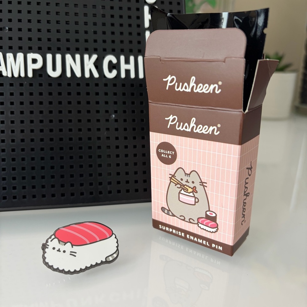 *SOLD* Pusheen The Cat Ramen Sushi Enamel Pin Blind Box Hot Topic - Tuna Nigiri